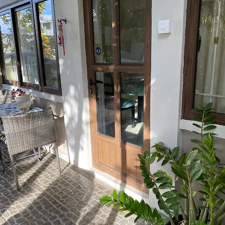 Gardenia Apartments Pereybere Beach Exterior photo