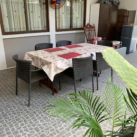 Gardenia Apartments Pereybere Beach Exterior photo
