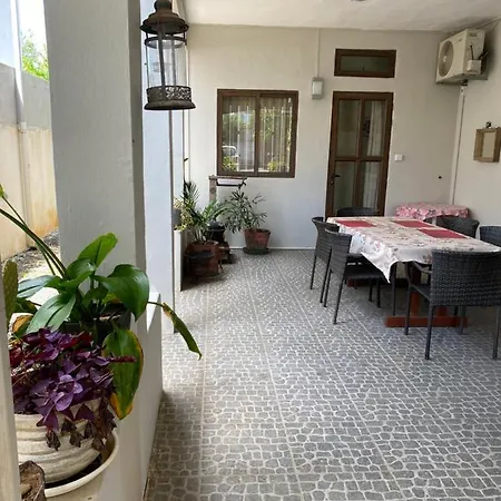 Gardenia Apartments Pereybere Beach Exterior photo